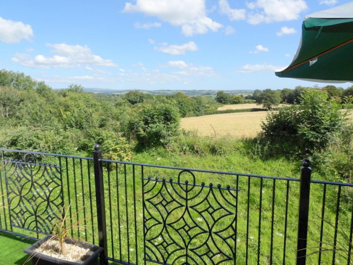 Beautiful 3-Bed Cottage In Cornwall Callington エクステリア 写真